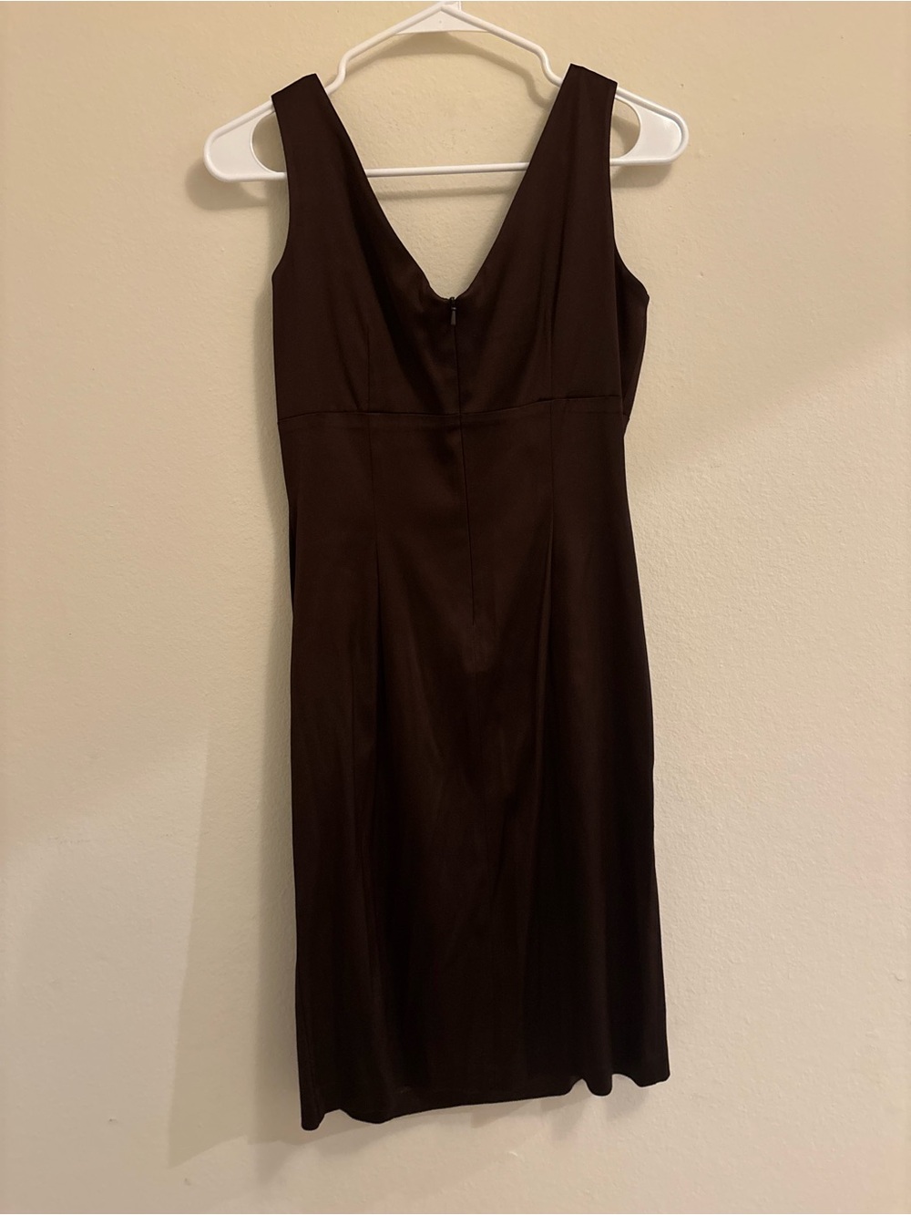 Sleeveless Brown V-Neck Dress - Picture 3 of 3